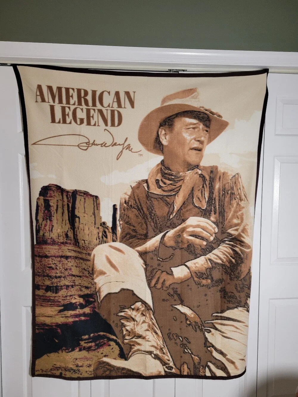 John Wayne - American Legend Decorative Tin and Throw